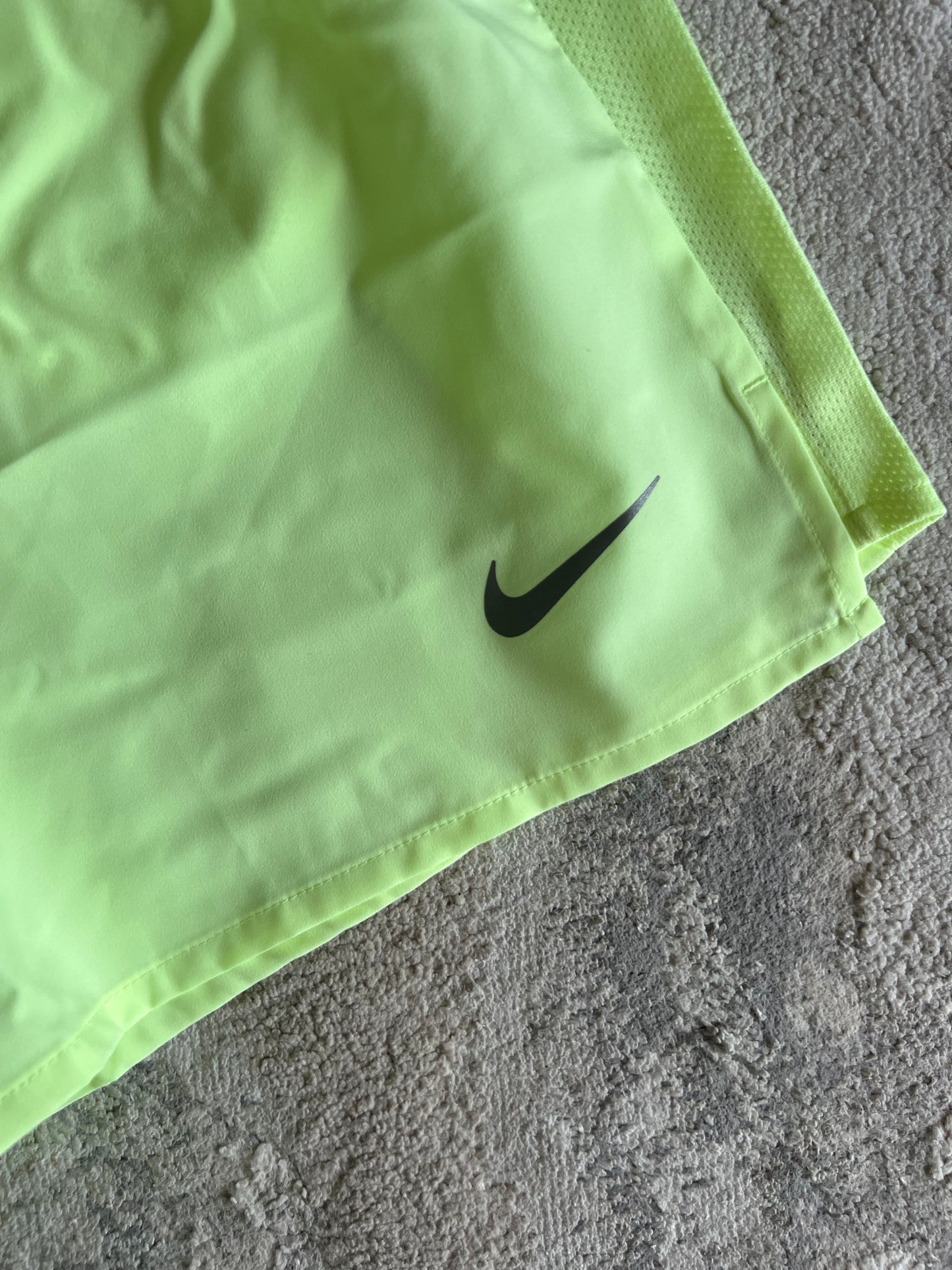 Nike Challenger Shorts Volt Green