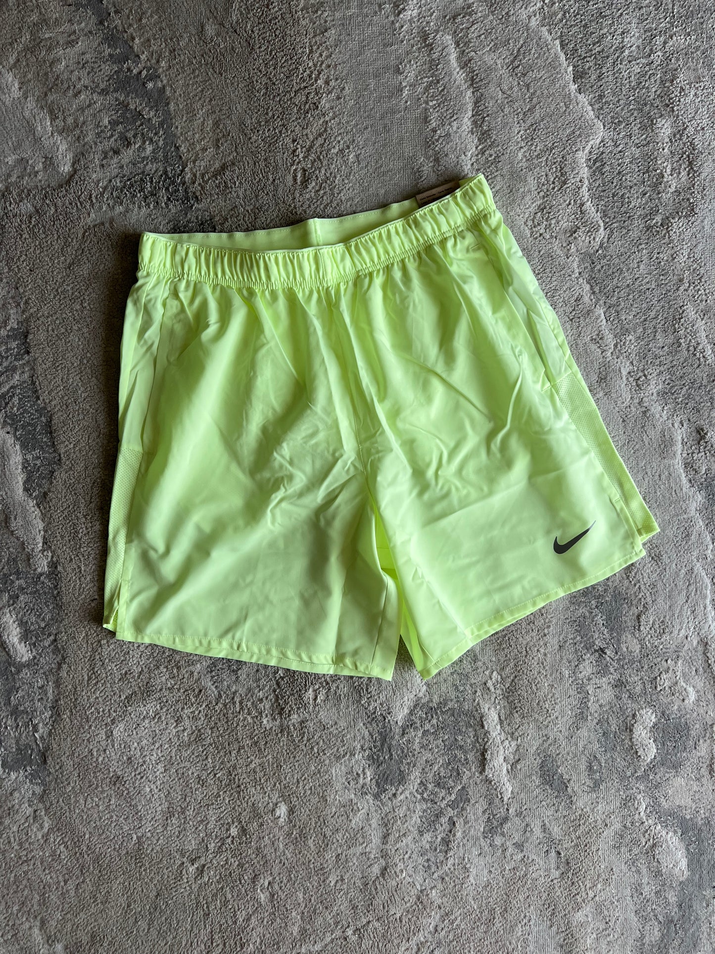 Nike Challenger Shorts Volt Green