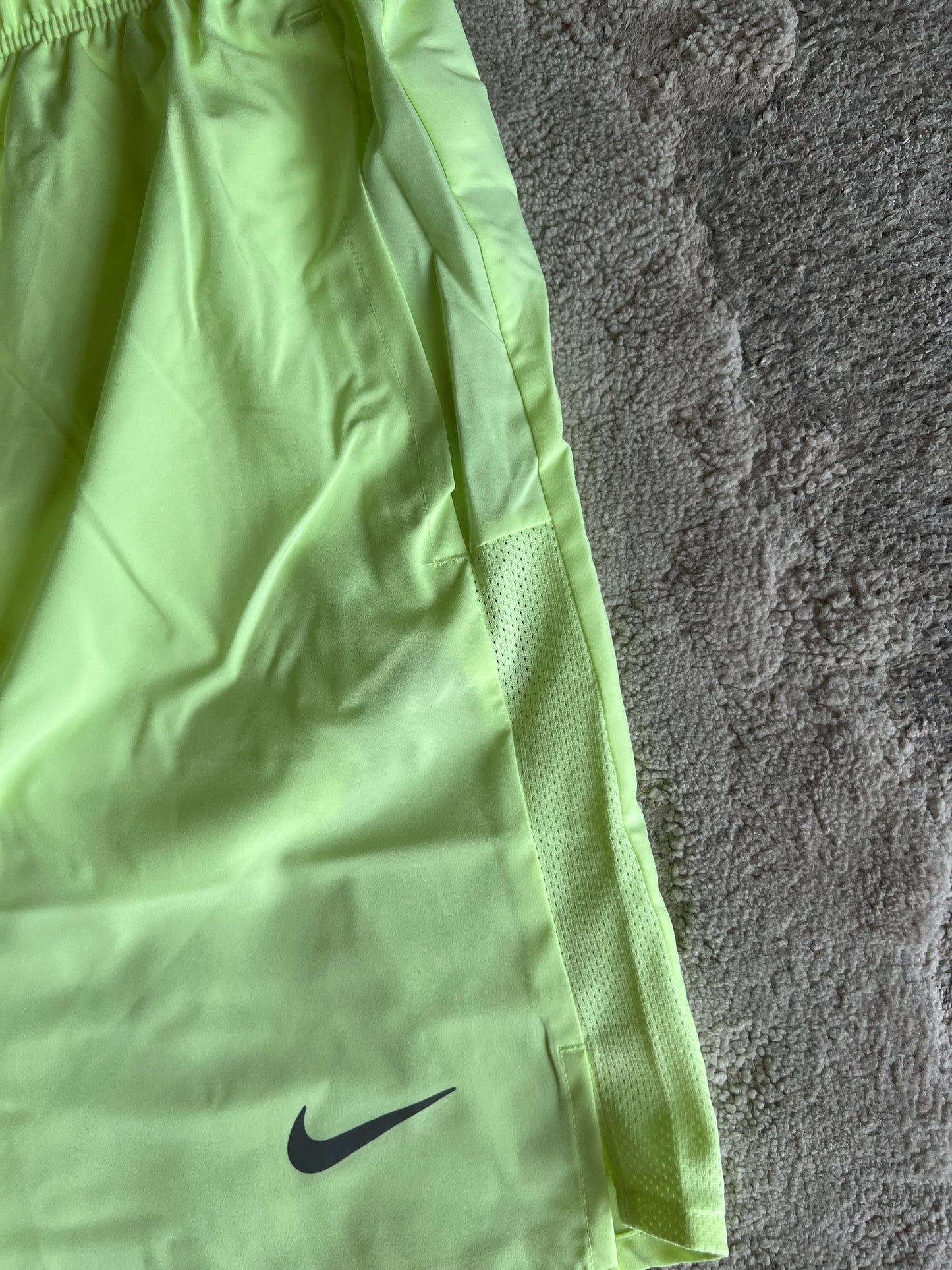 Nike Challenger Shorts Volt Green