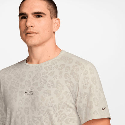 Nike Rise 365 run Division DRI-FIT